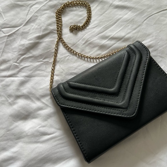 Black pouch from Aldo. Wore it couple of times - Picture 1 of 3